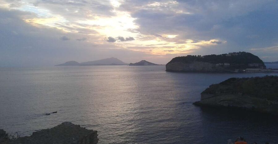 Naples: Panoramic E-Bike Tour - Spaccanapoli to Castel Nuovo and Piazza del Plebiscito