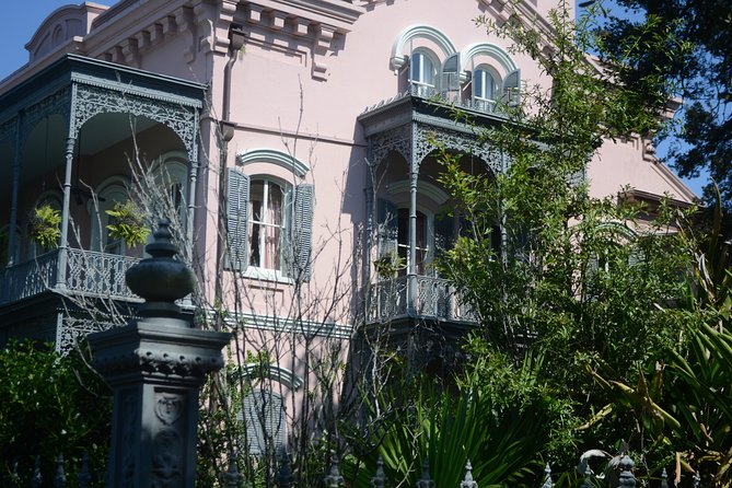 New Orleans French Quarter and Garden District Bike Tour - Getting on the bikes: where to meet and what “small-group” really means