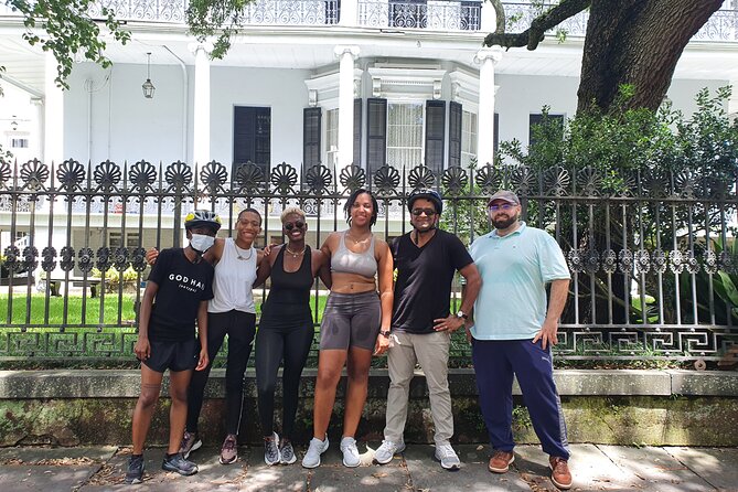New Orleans Garden District and Cemetery Bike Tour - Garden District by bike: mansions, streets, and the people behind them