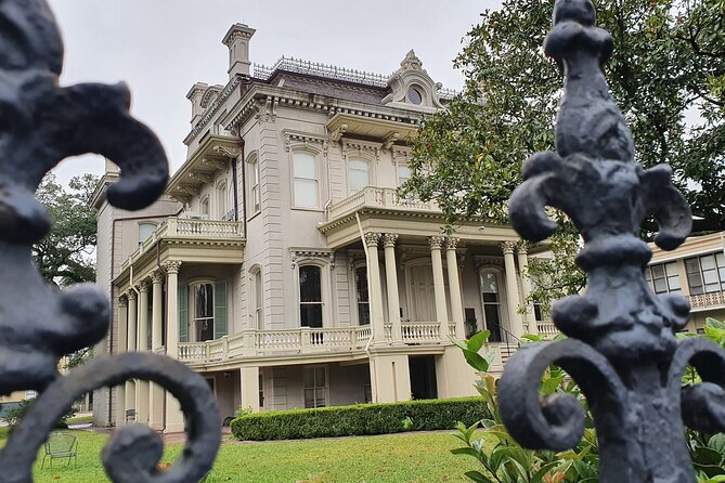 New Orleans Garden District and Cemetery Bike Tour - Rain-ready planning and how to dress for an easy ride