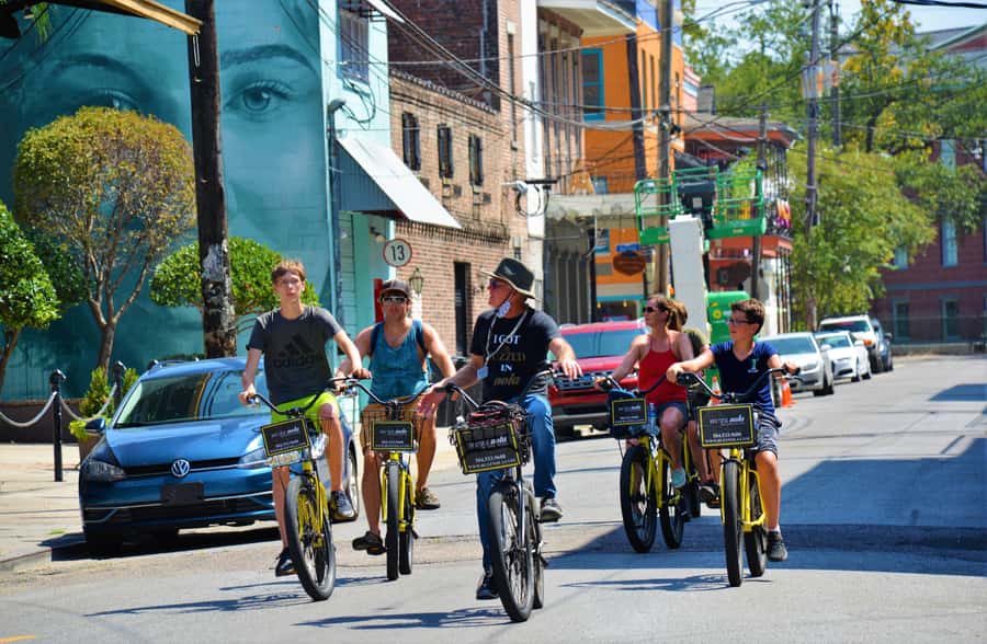 New Orleans: Garden District and French Quarter Bike Tour - Garden District Stories: Mansions, Civil War Eras, and Southern Life