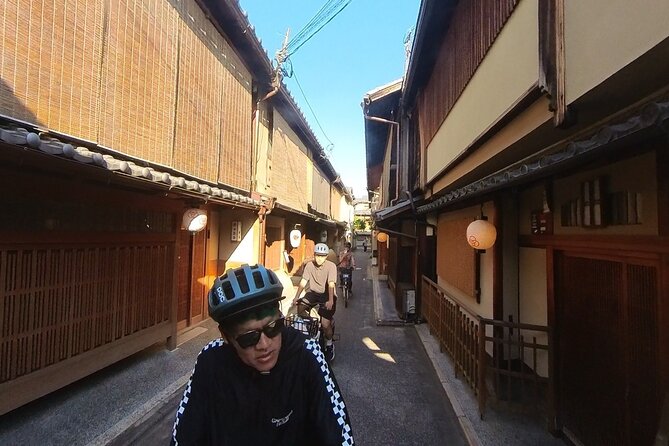 No. 1 E-Bike Tour for Up to 5 Guests in Kyoto with a Local! - Kagiyacho and the Gion stretch: city life in between monuments