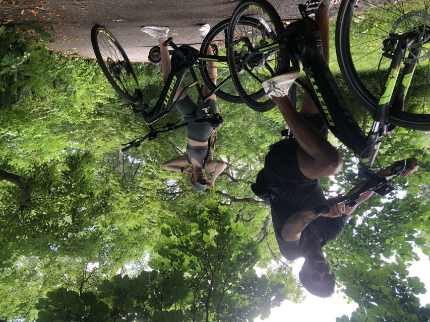 NYC: Central Park E-Bike Rental - Downtown ride: Greenwich Village, SoHo, Wall Street, and Brooklyn Bridge