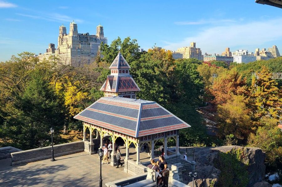 NYC: English or German Central Park Bike Tour & eBike Option - Bethesda Fountain and the Reservoir: Big Landmarks, Better Timing