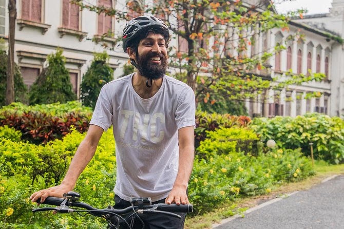 Old Goa Heritage & Culture E-Bike Tour - The snack stop at one of Goa’s oldest bakeries