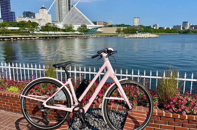 Old Milwaukee 9am E-Bike Tour - North Point Lighthouse: A Historic Landmark Without the Long Walk