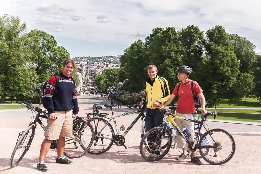 Oslo: 3-Hour Highlights Bike Tour - Akershus Festning ramparts: castle walls with sea-and-city angles