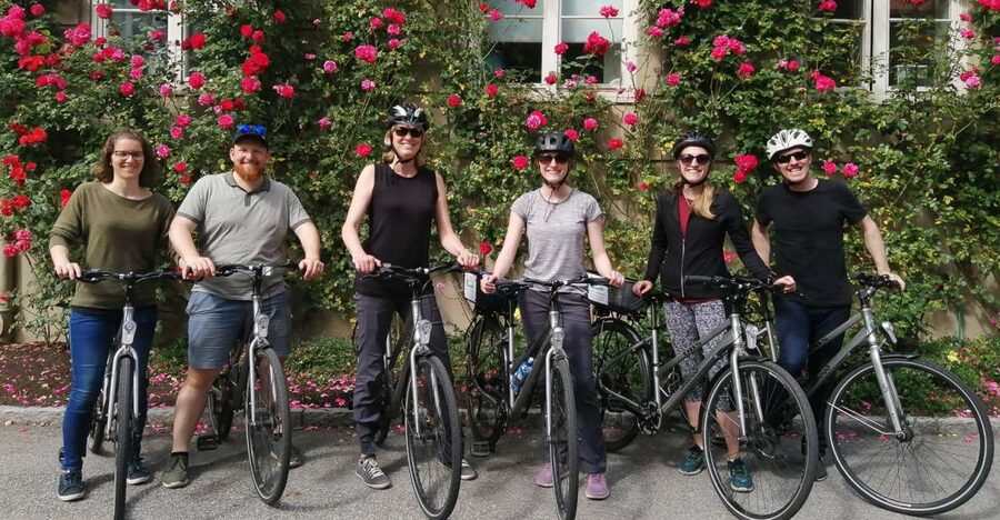 Oslo: 3-Hour Highlights Bike Tour - Karl Johans Gate and the Royal Palace area: classic Oslo boulevard to garden downhill