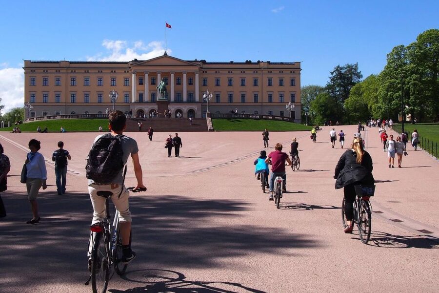Oslo: 3-Hour Highlights Bike Tour - Nedre Slottsgate 4J: where the tour starts in downtown Oslo