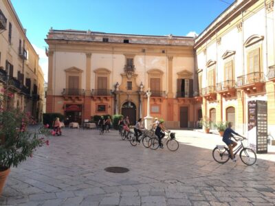 Palermo: Historic Center Guided Bike Tour with Food Tasting - The 3-Hour Flow: Safety Briefing, Two Bike Blocks, One Food Stop