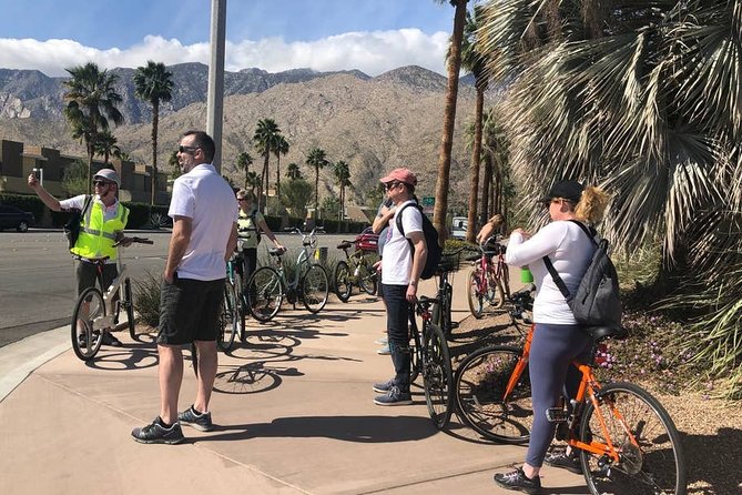 Palm Springs Modernism Architecture & History Bike Tour - Stop 1: Deepwell Estates and the 1950s Mid-Century Wave