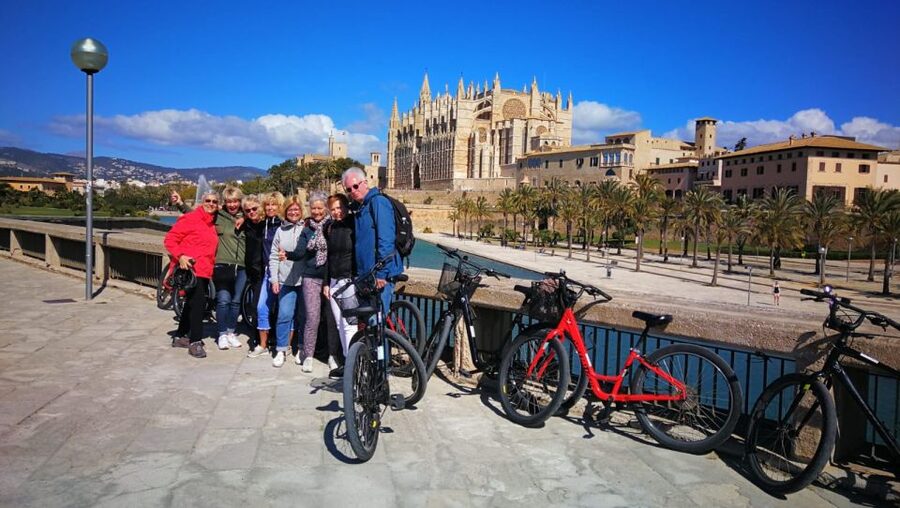 Palma de Mallorca: Guided Bicycle Tour - Starting at Av. de Gabriel Roca: bikes, helmets, and a quick plan
