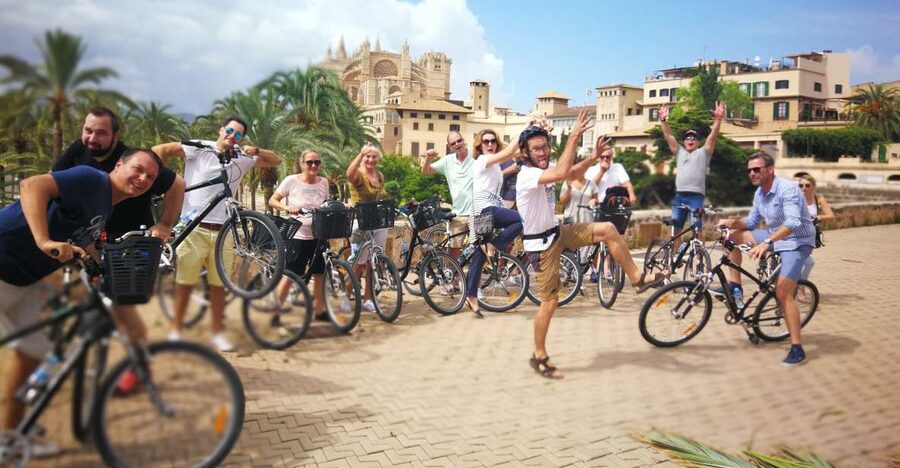 Palma de Mallorca: Guided Bicycle Tour - Parc de la Mar and the transition into medieval streets