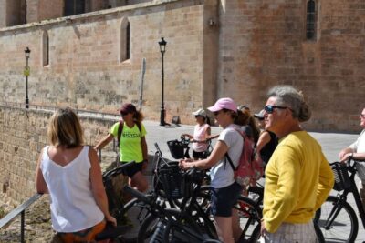 Palma de Mallorca: Guided Bicycle Tour - Gliding along Palma’s seafront to La Seu Cathedral