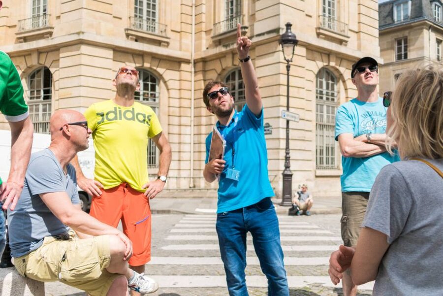 Paris 4-Hour Bike Tour: Off the Beaten Path - Meeting at Saint-Michel: where to start and how to get there