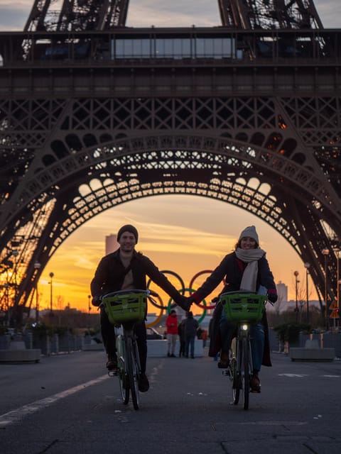 Paris before the crowds, bike tour & Breakfast - Breakfast at the end: coffee, pastry, and mulled wine