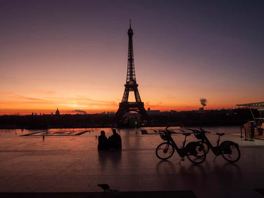 Paris Before the Crowds: Sunrise Bike Tour with Breakfast - The Louvre Pyramid part you actually get to see