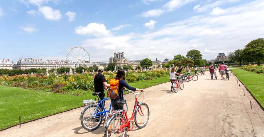Paris Bike Tour: Eiffel Tower, Place de la Concorde & More - Guides Make the Difference: What You Should Expect From the Live Commentary