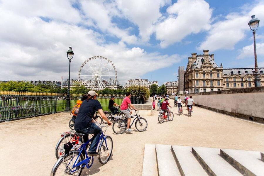 Paris Bike Tour: Eiffel Tower, Place de la Concorde & More - Eiffel Tower Photo Stop: A Classic Moment Done the Bike-Tour Way