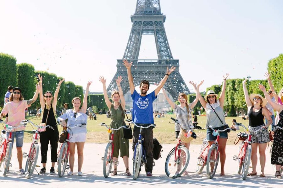 Paris Bike Tour: Eiffel Tower, Place de la Concorde & More - Safety on Paris Streets: What the Guide Briefing Really Changes