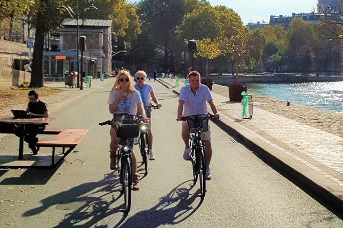 Paris: Charming Nooks and Crannies Bike Tour - Île Saint-Louis and the Marais: medieval streets plus modern identity