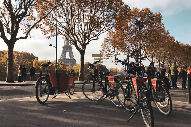 Paris: City Bike Tour on a Dutch Bike - Louvre exterior and Notre-Dame: big names without the ticket time
