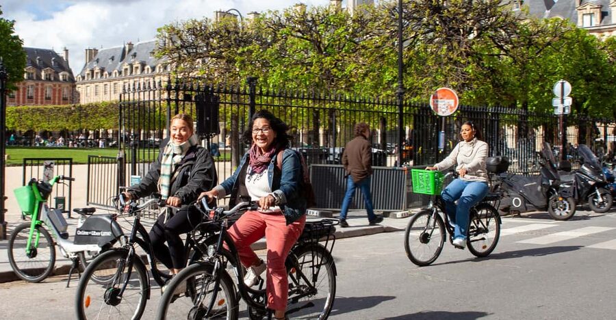 Paris: E-bike tour - Monumental and Hidden Paris - Louvre to Place de la Concorde: classic monuments, fast and useful