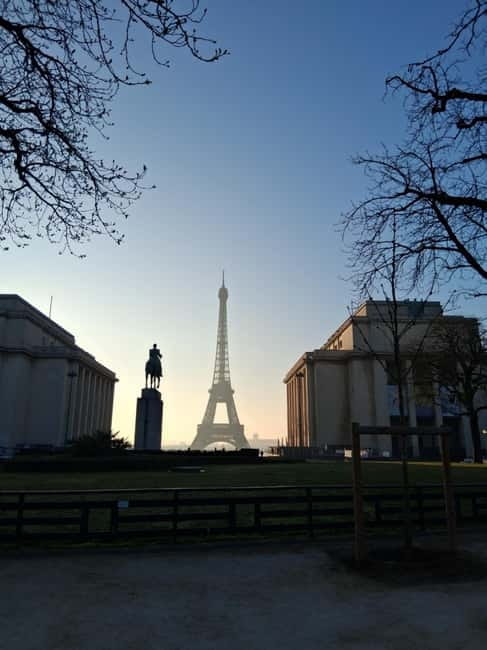 Paris: Eiffel Tower&Seine River Electric Bike Tour 3 hours - First Stop: Trocadero Square and a Proper Eiffel Tower Photo