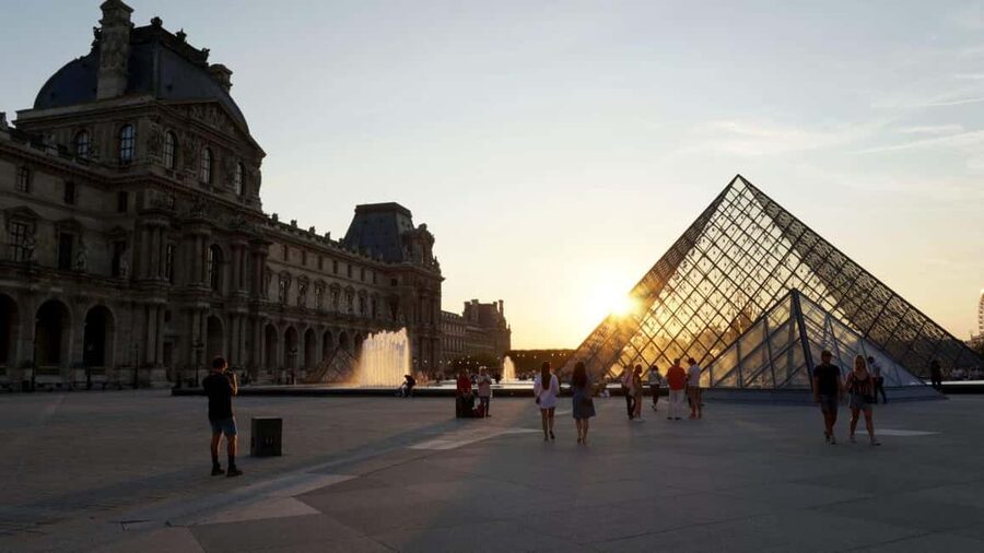 Paris: Eiffel Tower&Seine River Electric Bike Tour 3 hours - 3 Hours on an Electric Bike With a Max Group of 10