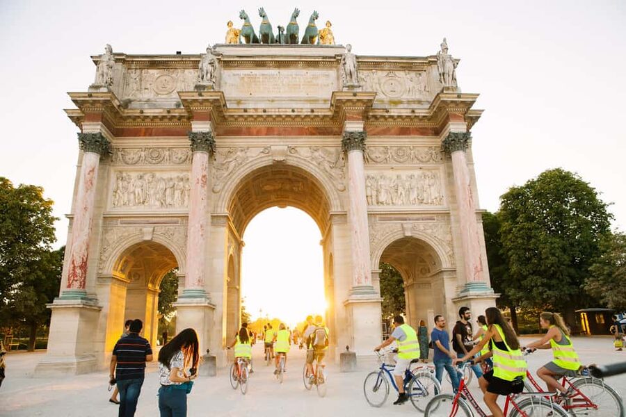 Paris Evening Snapshot Bike Tour - Getting there: meeting at Dupleix (Line 6) and finding the bikes