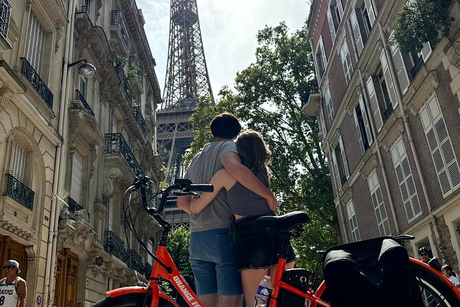 Paris Guided City Sightseeing Tour by Bike or E-Bike - Eiffel Tower Daylight Views: Trocadéro Photos, Liberty Flame, and the Grand Palais Axis