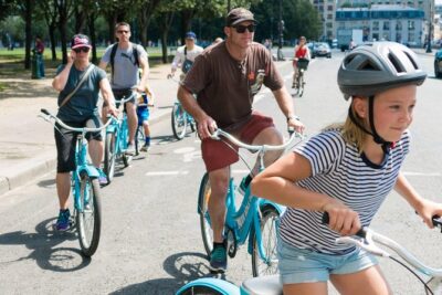 Paris Highlights Bike Tour: Eiffel Tower, Louvre and Notre-Dame - Meeting at Saint-Michel: Bikes, Helmets, and a Tour That Starts Easy