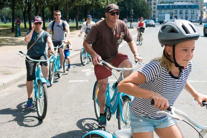 Paris Highlights Bike Tour: Eiffel Tower, Louvre and Notre-Dame - Meeting at Saint-Michel: Bikes, Helmets, and a Tour That Starts Easy