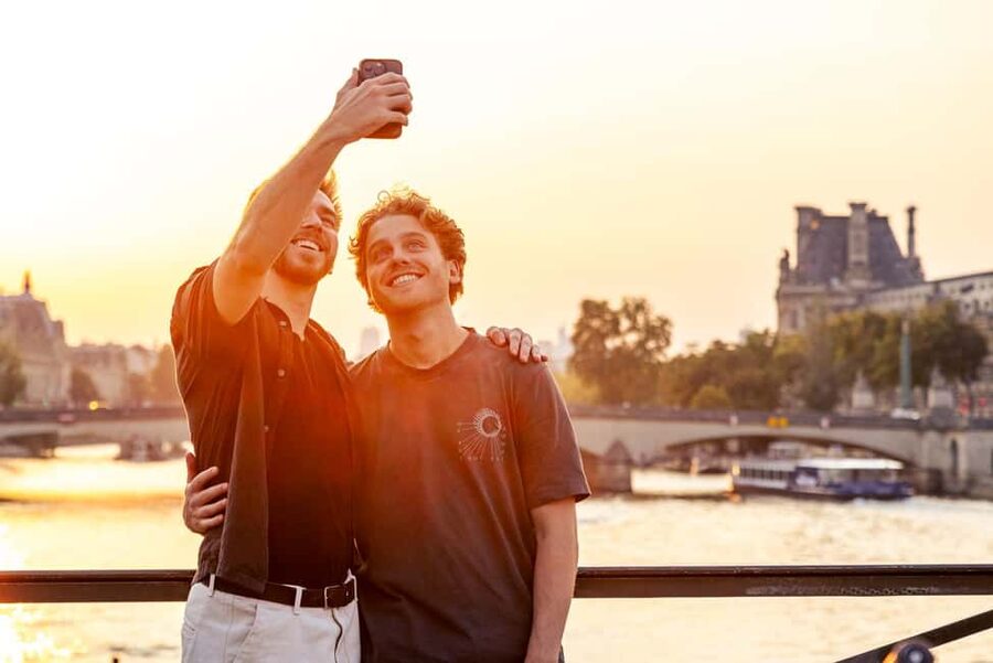 Paris: Night Small-Group Bike Tour & Boat Cruise - The Seine Banks and Île de la Cité Break: A Mental Pause From Pedaling