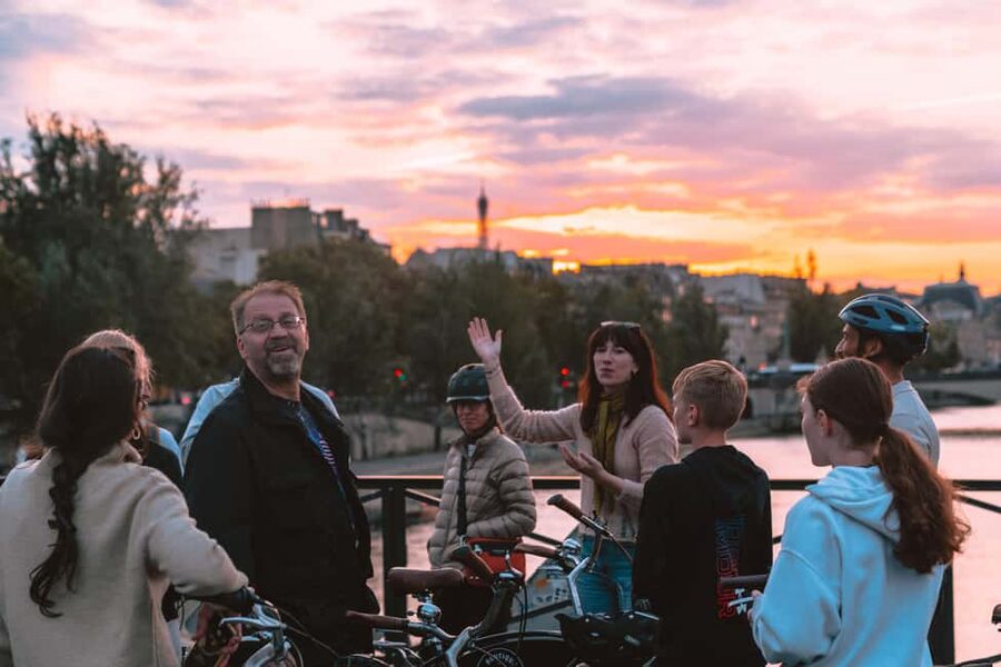 Paris: Night Small-Group Bike Tour & Boat Cruise - Seine River Cruise (One Hour): Wine, City Lights, and a Proper Finish
