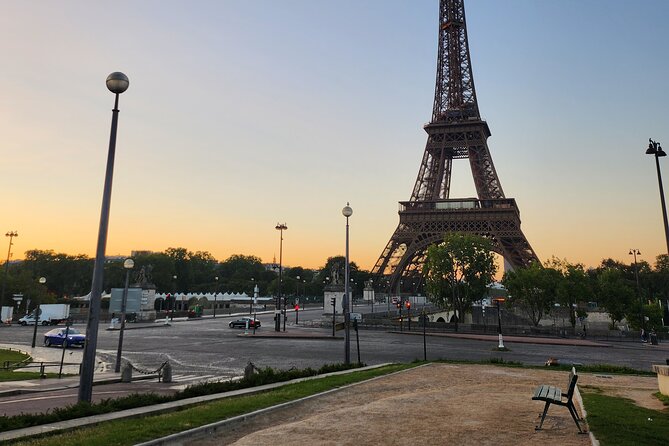 Paris Without People - Sunrise Bike Tour & Breakfast - Eiffel Tower at Trocadero square: the whole point of going early