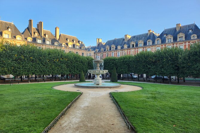 Paris Without People - Sunrise Bike Tour & Breakfast - “Modern landmark” and river-bank quiet: when the group feels like the crowd