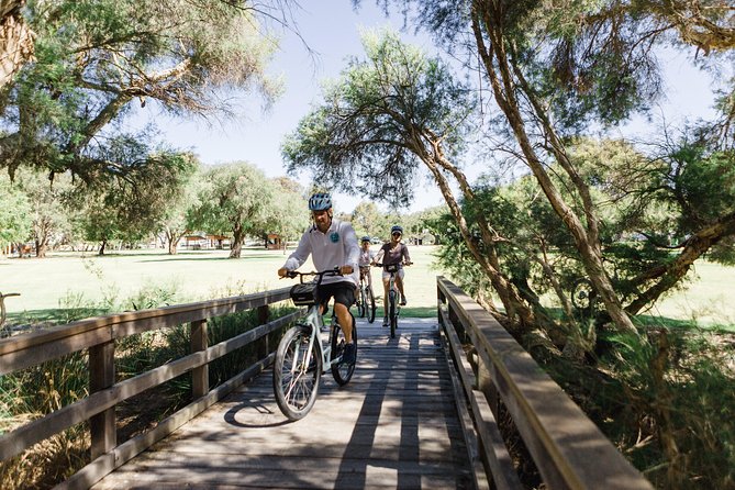 Perth Landmarks & Scenic Foreshore - Guided Bike Tour - From Mends Street Jetty to Boorloo Bridge: Swan River Stories in Short Stops