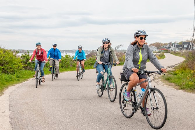 Portland Bicycle Tour with 5 Lighthouses and XL Lobster Roll - Bug Light Park: Photo Stop First, Then Portland’s Story