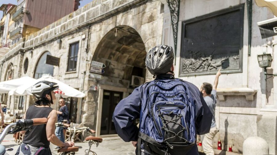 Porto: 3-Hour Bike Tour - The Mira mural to Alfândega: Porto’s city-center intro on two wheels