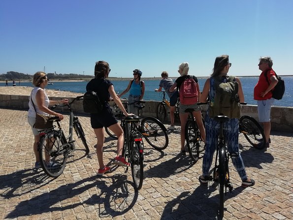 Porto: 3-Hour Old Town & Riverside Bike Tour - Guided Experience - A riverside garden pause: green views with breathing room