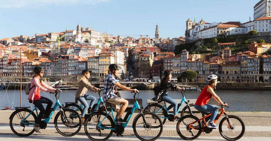 Porto: City Highlights 3-Hour Guided Electric Bike Tour - Where the tour starts: meeting points and how the loop works