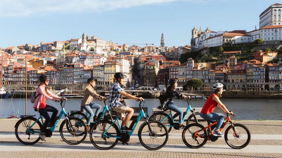 Porto: City Highlights 3-Hour Guided Electric Bike Tour - Porto Cathedral (Sé): Romanesque architecture with a city-level perspective