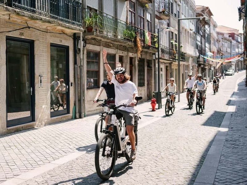 Porto: Highlights in 3 Hours E-Bike Tour - São Bento Station: The Blue Interior Moment