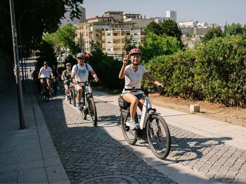 Porto: Highlights in 3 Hours E-Bike Tour - Avenida dos Aliados and Clérigos Tower: Downtown Energy, Managed