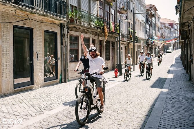 Porto Highlights in 3 Hours E-Bike Tour - Historical, Sightseeing - Palácio de Cristal Gardens: a break that makes the route feel human