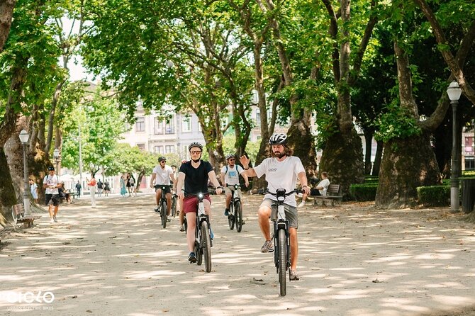 Porto Highlights in 3 Hours E-Bike Tour - Historical, Sightseeing - Starting in Vila Nova de Gaia: Cais de Gaia and the first Douro views