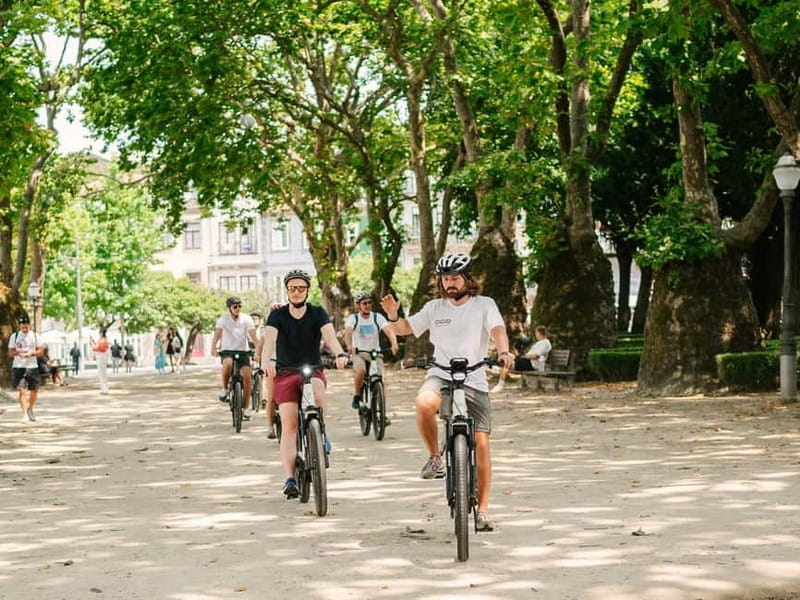 Porto: Highlights in 3 Hours E-Bike Tour - Meeting at CICLO EBIKES: quick setup, then you’re rolling