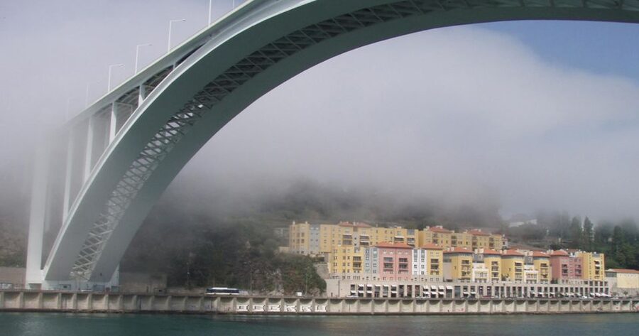 Porto: Private Bike Tour with a Local Guide - Start in Miragaia: the riverbank energy before the city shifts gears