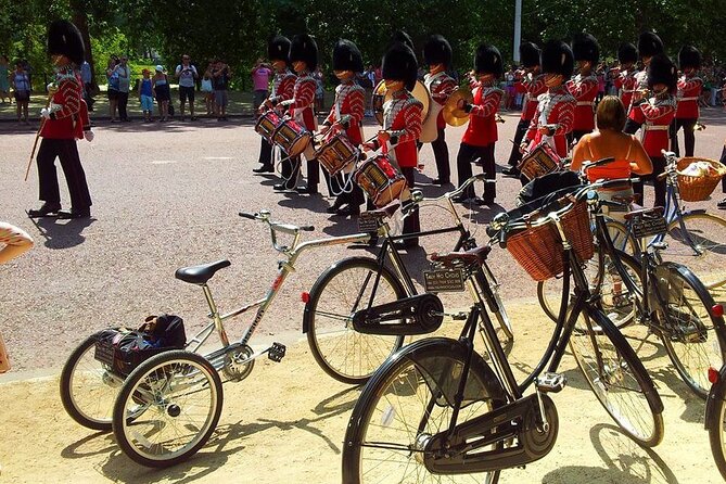 Private Family Bike Tour of London, fun for all ages! - Stop 8 to 11: St James’s Park, Horse Guards Parade, Green Park, Admiralty Arch
